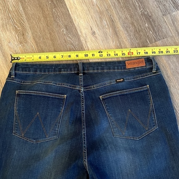 Wrangler high rise bold boot cut jeans size 20W long med/dark wash - Picture 12 of 13